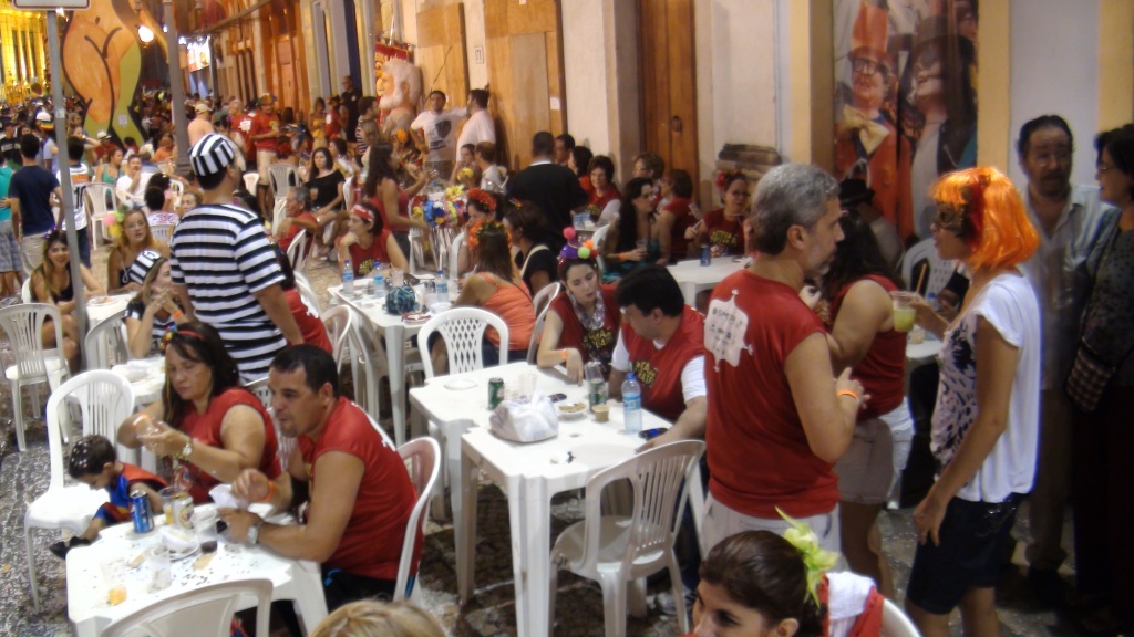 Leia mais sobre o artigo Médicos curtem o Carnaval na Embaixada dos Bonecos