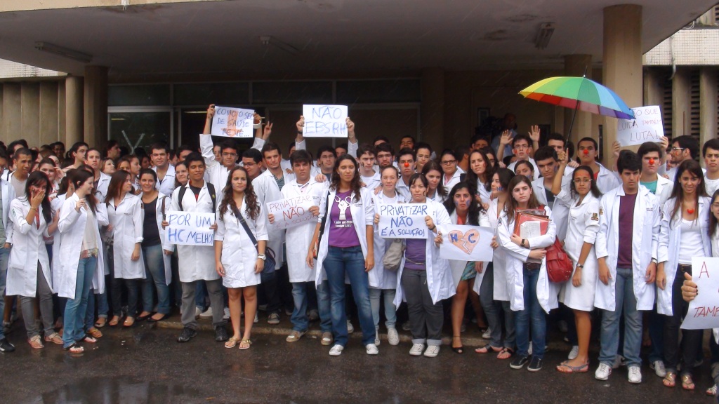 Leia mais sobre o artigo Médicos residentes fazem paralisação e protesto por melhorias no HC