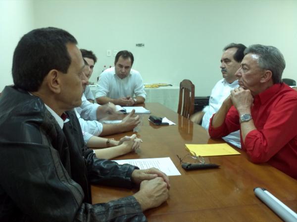 Leia mais sobre o artigo Caruaru: candidato à reeleição conversa com entidades médicas