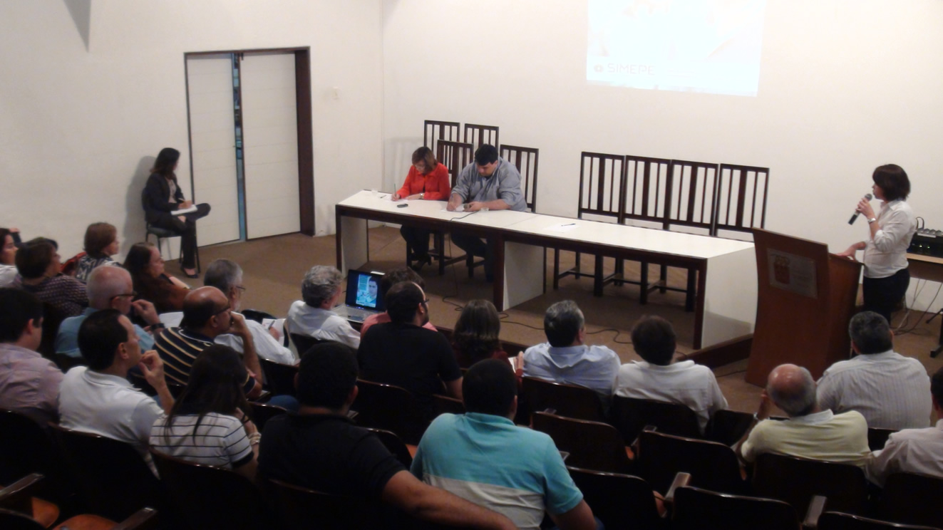 Leia mais sobre o artigo Luta contra terceirização avança com concurso público