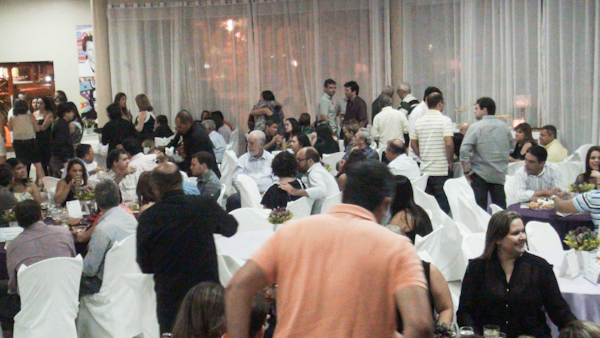 Leia mais sobre o artigo Muita animação em noite de festa para os médicos de Petrolina