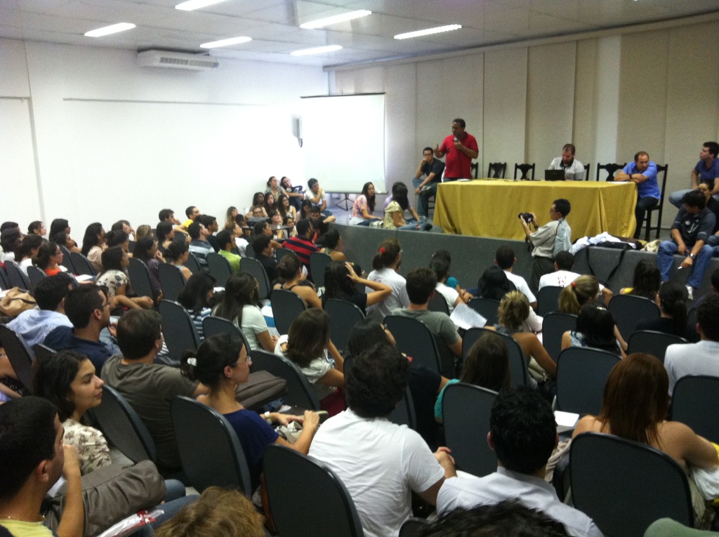 Leia mais sobre o artigo Estudantes da UPE farão manifestações em defesa do Huoc