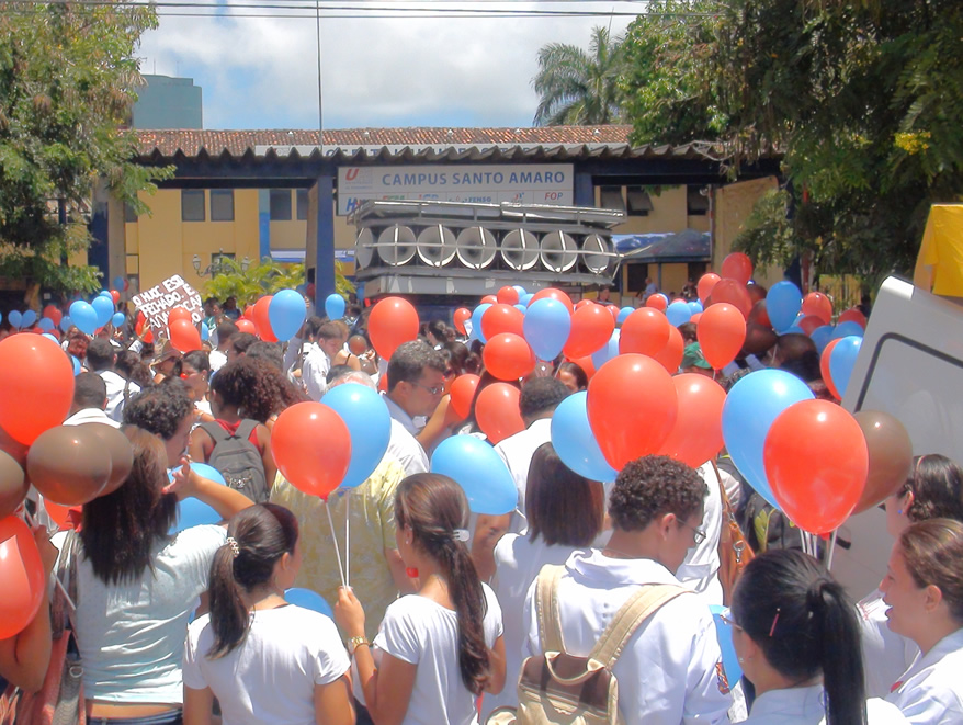 Leia mais sobre o artigo Abraço simbólico em homenagem aos 128 anos do Huoc