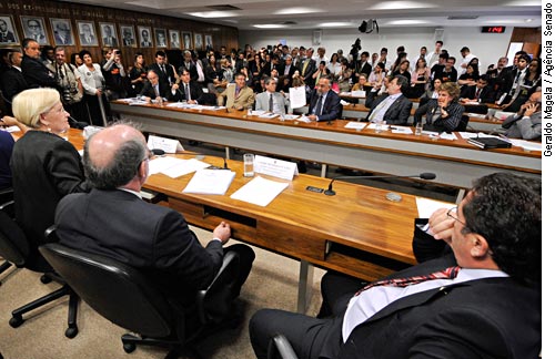 Leia mais sobre o artigo Comissão do Senado aprova por unanimidade projeto de regulamentação da medicina