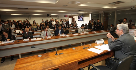 Leia mais sobre o artigo Regulamentação do exercício da Medicina aprovado no Senado