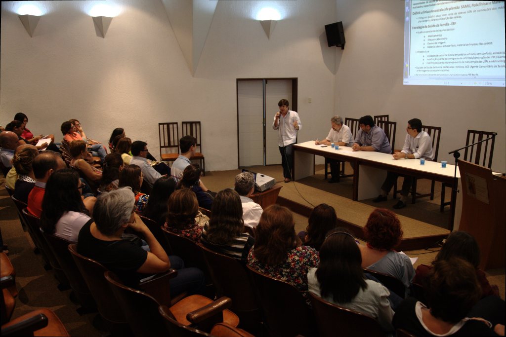 Leia mais sobre o artigo Médicos do Recife denunciam descaso na saúde e iniciam campanha salarial