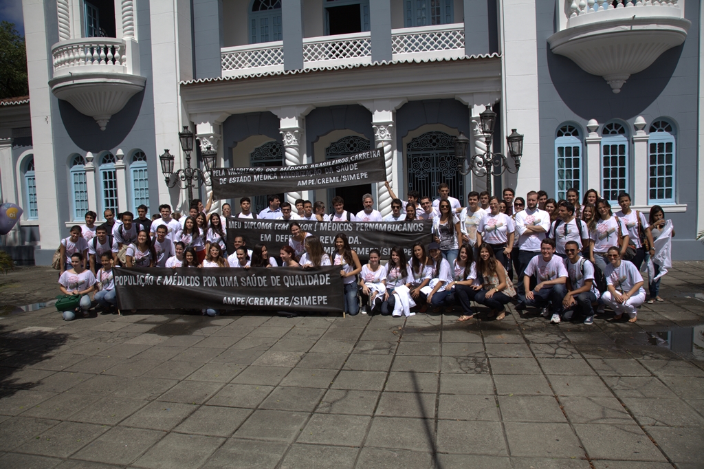 Leia mais sobre o artigo Médicos brasileiros em defesa do Revalida!
