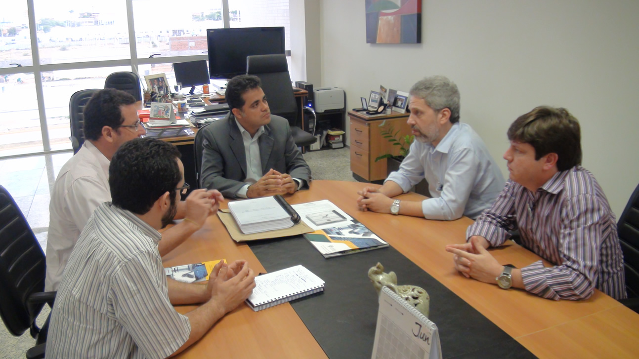 Leia mais sobre o artigo Simepe e Univasf discutem processo de transição no HUT