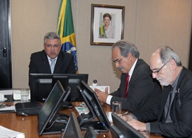 Leia mais sobre o artigo Entidades médicas se reúnem com Padilha e cobram solução para interiorizar a assistência em saúde