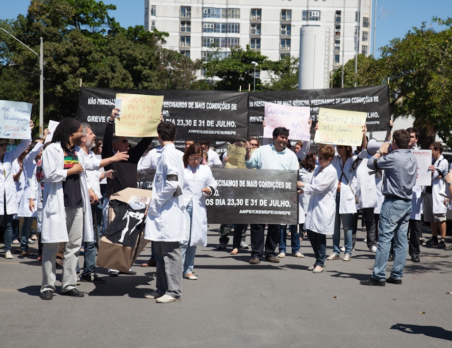 Leia mais sobre o artigo “Enterro Simbólico” do Ministro da Saúde marca dia de paralisação dos médicos de PE