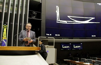 Leia mais sobre o artigo Em audiência, presidente da FENAM diz que saúde é tratada como moeda eleitoral pelo governo