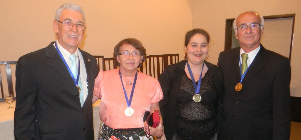 Leia mais sobre o artigo Médicos recebem homenagem do Cremepe