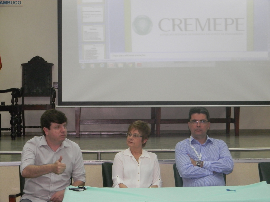 Leia mais sobre o artigo Cremepe, Simepe e Ampe discursam para calouros da UPE