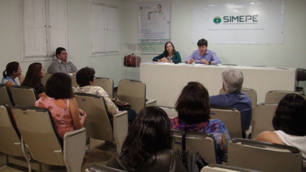 Leia mais sobre o artigo Em AGE, médicos discutem situação das policlínicas e maternidades do Recife