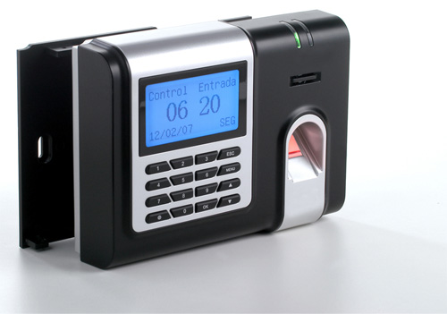 Leia mais sobre o artigo Jornal do Commercio 14/12/14: Sindicato questiona Ponto Eletrônico