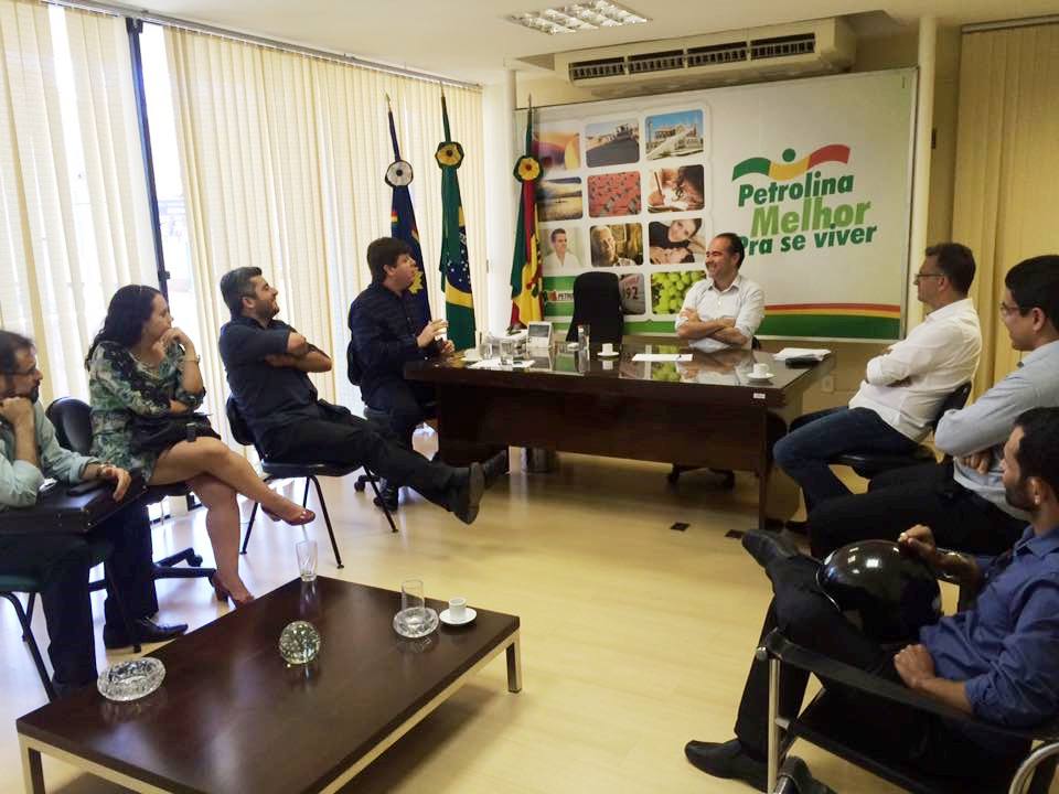 Leia mais sobre o artigo Médicos e Prefeitura de Petrolina avançam sobre discussão de ponto eletrônico