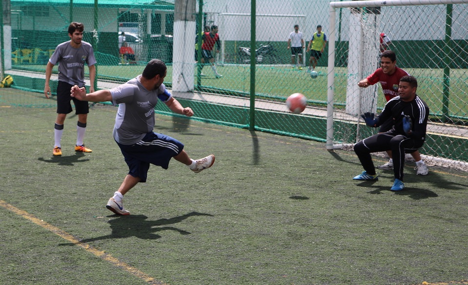 Leia mais sobre o artigo Festa, vibração e muitos gols na abertura da 1ª Copa Simepe de Futebol Solidário