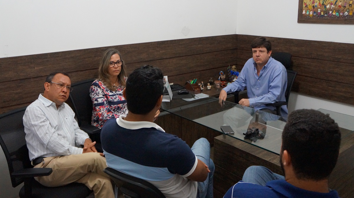 Leia mais sobre o artigo Simepe combate vínculos precários e irregularidades no Hospital Maria Vitória