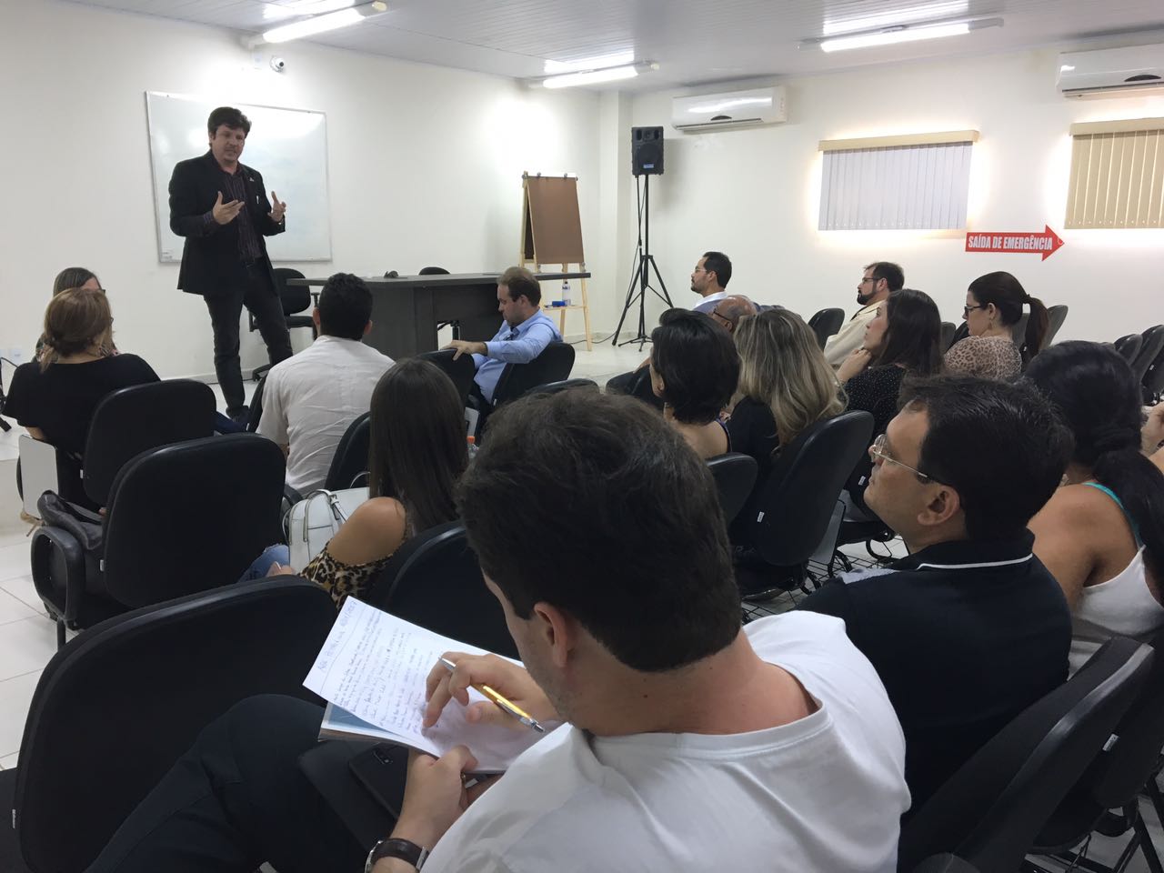 Leia mais sobre o artigo Médicos de Petrolina avançam na mobilização por melhorias e reajustes