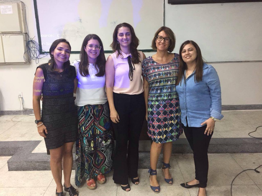 As coordenadoras do curso com professoras convidadas na edição do ano passado. Em 2016, foram formados 27 médicos especialistas em cuidados paliativos neste curso.