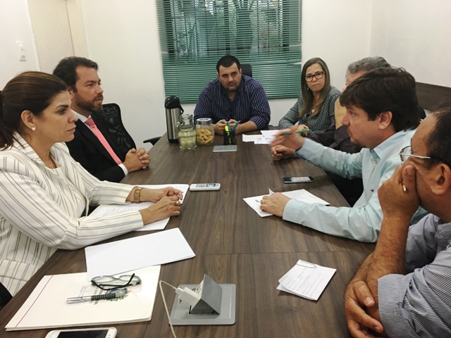 Leia mais sobre o artigo Simepe e parlamentar debatem forma de contrato dos médicos com Organizações Sociais (OSs) em Pernambuco