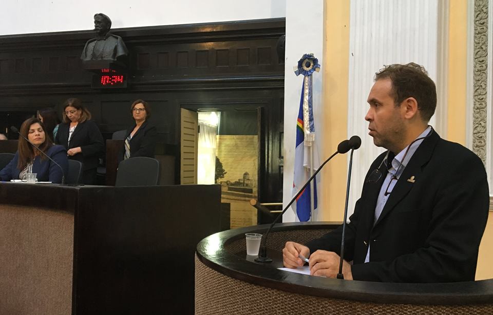 Leia mais sobre o artigo Entidades médicas e deputados alertam para terceirização dos serviços de saúde em audiência pública na Assembleia Legislativa