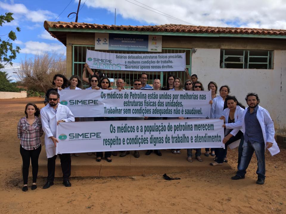 Leia mais sobre o artigo Paralisação de advertência: Médicos de Petrolina realizam ato público