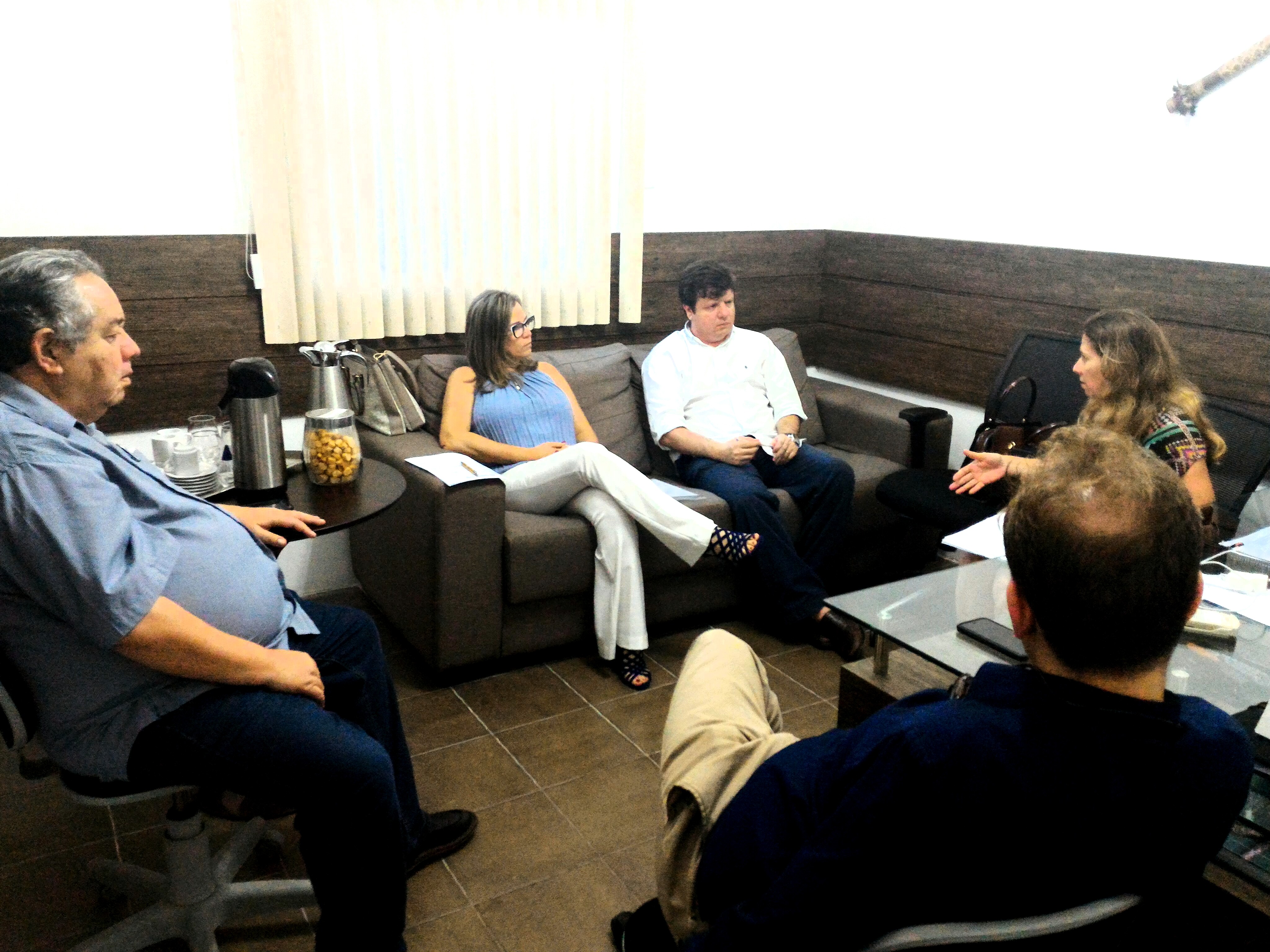 Leia mais sobre o artigo Simepe discute proposições para o HAM com Diretoria Médica