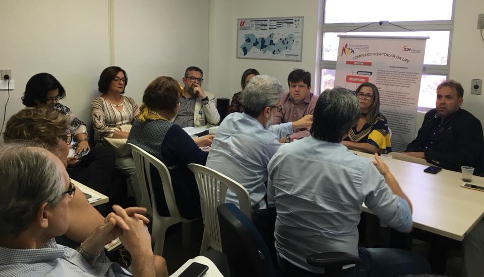 Leia mais sobre o artigo Simepe e outras entidades se reúnem para discutir questões do Complexo Hospitalar da UPE