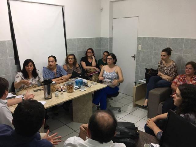 Leia mais sobre o artigo Simepe se reúne com pediatras do Hospital Barão de Lucena