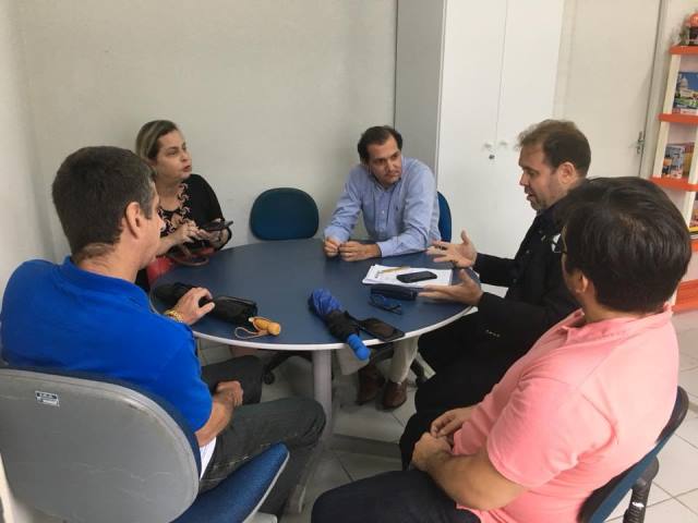 Leia mais sobre o artigo Simepe se reúne com equipe de saúde em Olinda