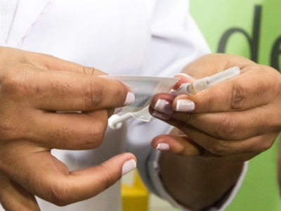 Leia mais sobre o artigo Vacina contra dengue atrasa e fica para 2019