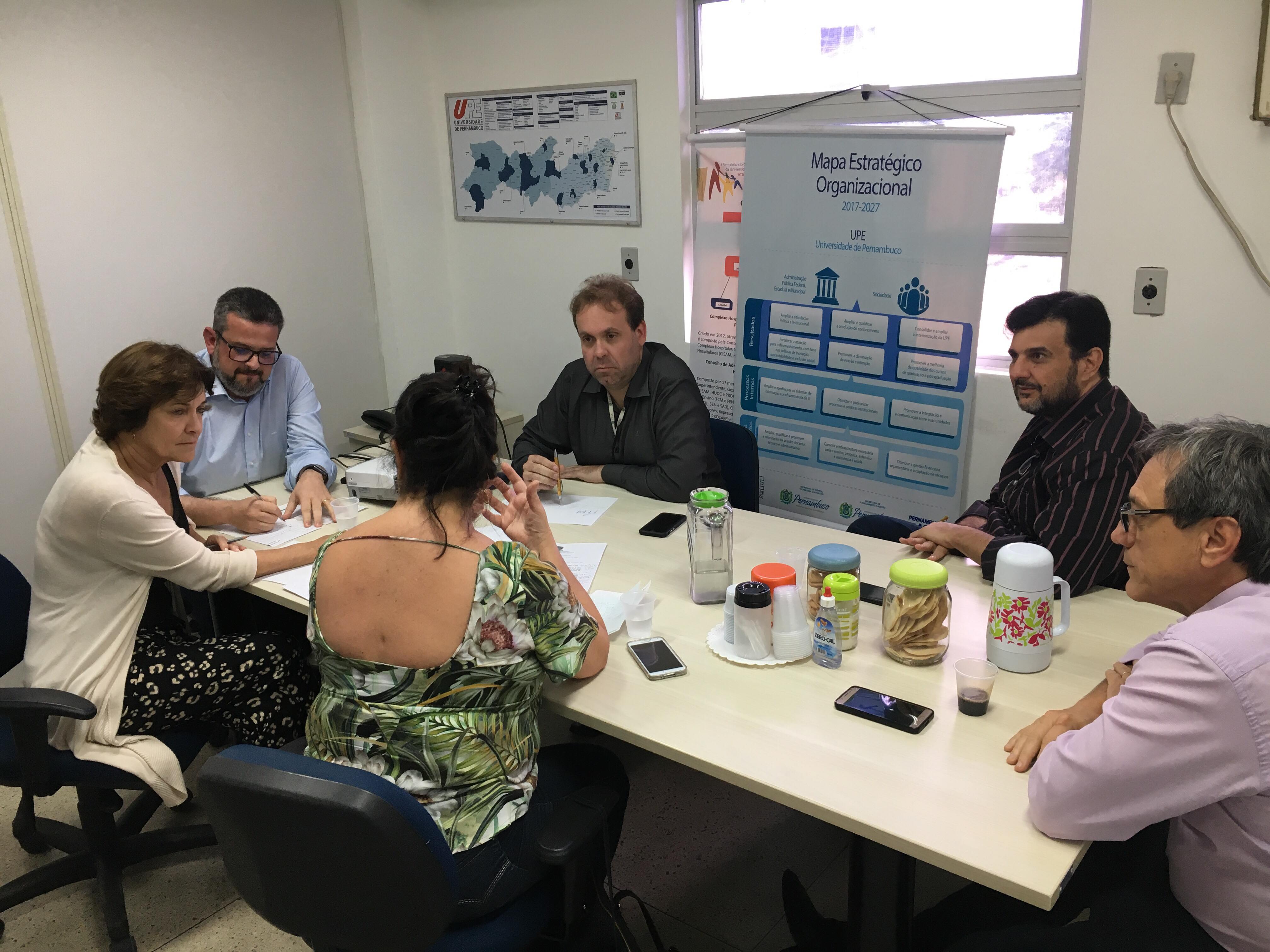 Leia mais sobre o artigo Simepe, Cisam e Superintendência do Complexo Hospitalar da UPE discutem propostas importantes