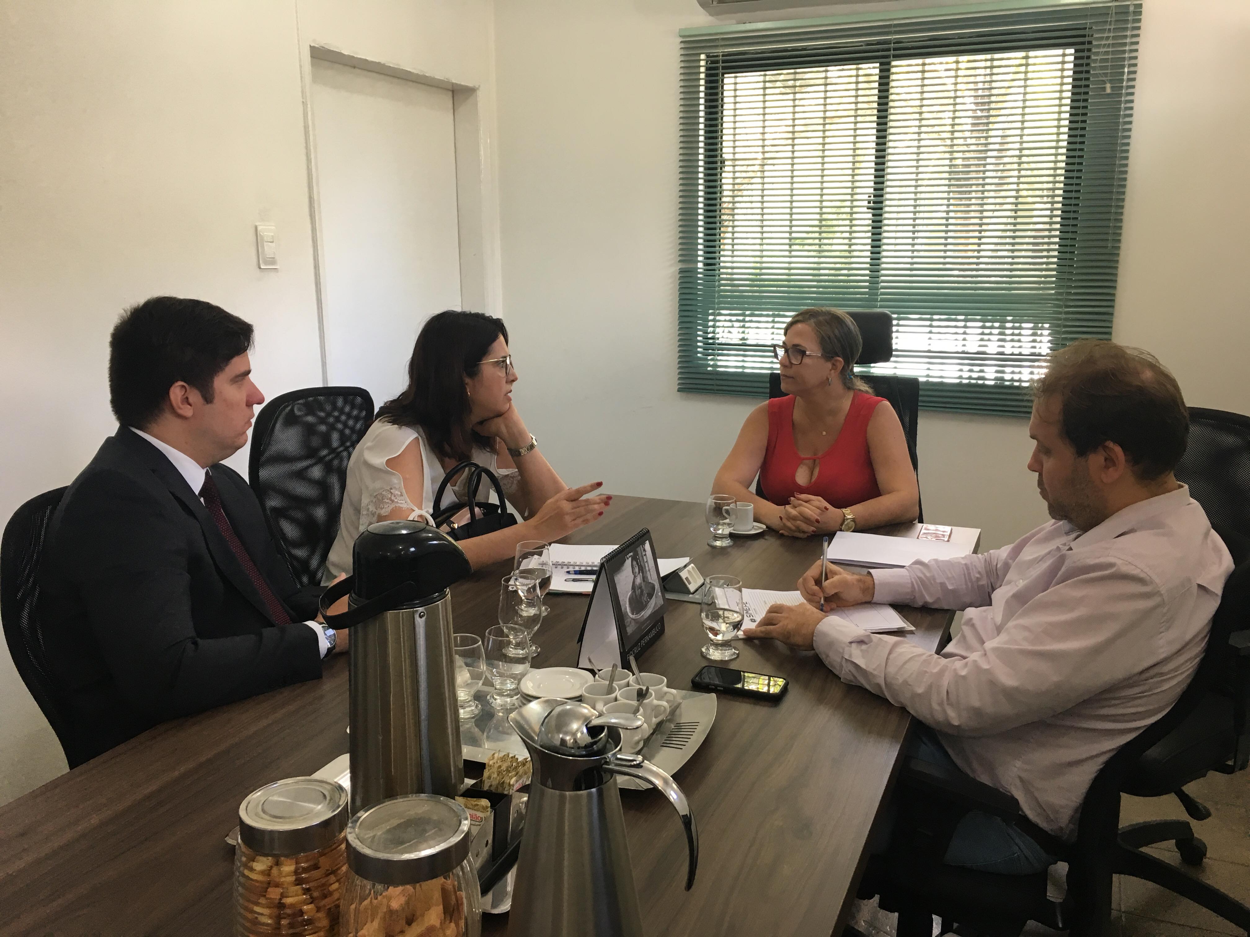 Leia mais sobre o artigo Simepe e Gestão do HMR discutem melhorias para unidade