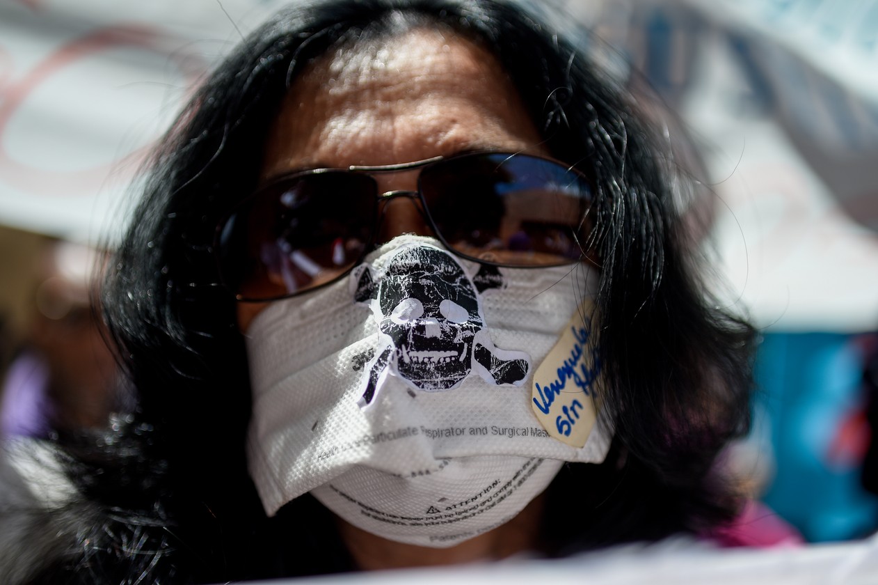 Leia mais sobre o artigo Portadores do HIV pedem remédios em visita de diretora da Opas à Venezuela