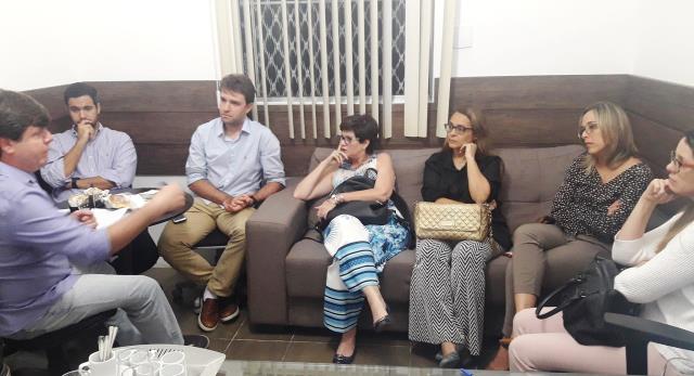 Leia mais sobre o artigo Simepe e patologistas do HCP discutem problemas e demandas