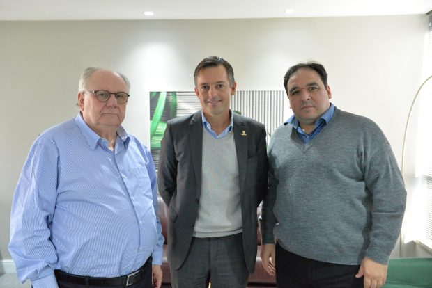 Leia mais sobre o artigo Presidente do Simers recebe a visita do vereador Thiago Duarte e do Secretário de Parcerias Estratégicas