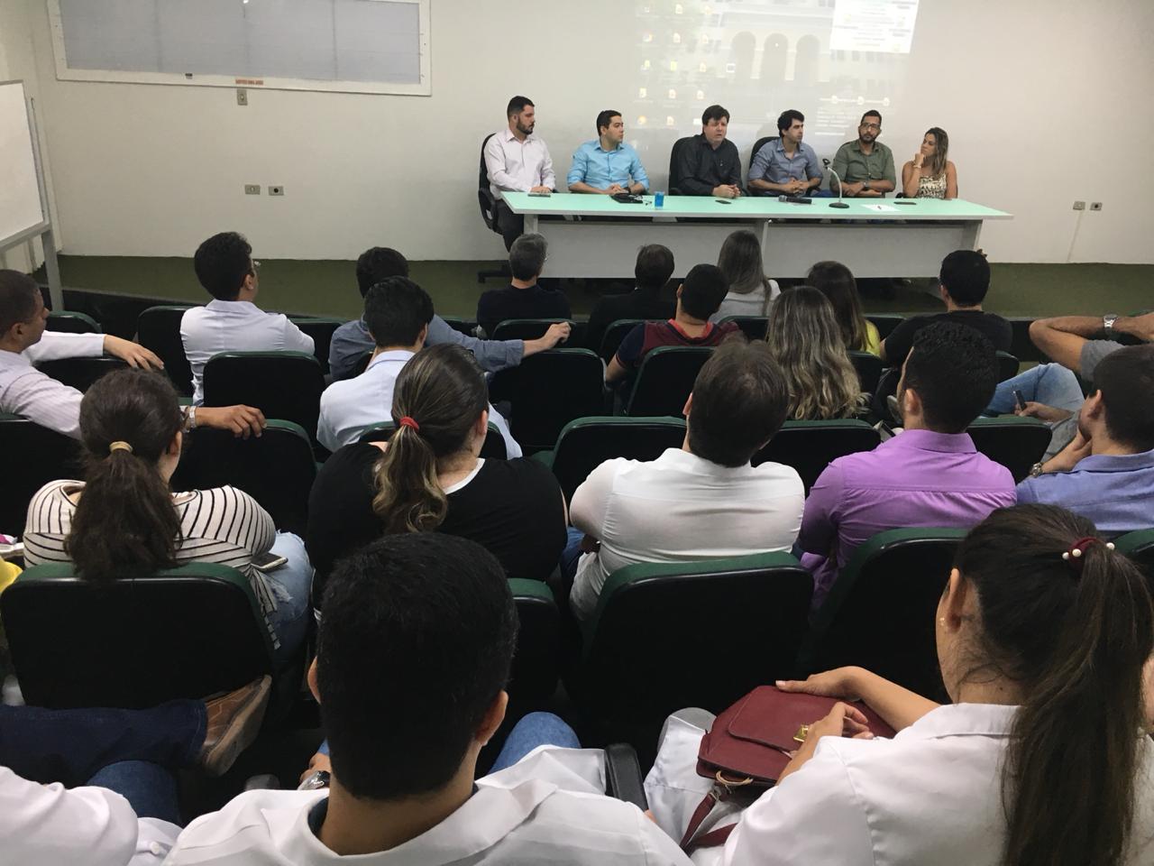 Leia mais sobre o artigo Médicos residentes do HGV decretam greve por tempo indeterminado