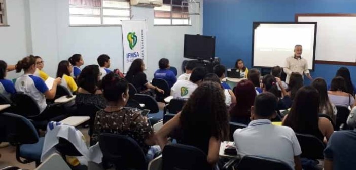 Leia mais sobre o artigo Presidente da FMB palestra para estudantes da IFMSA Brazil
