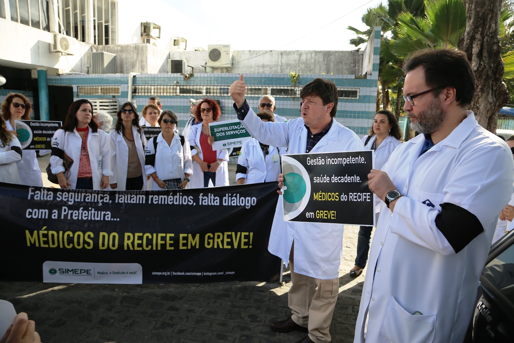 Leia mais sobre o artigo Médicos do Recife constatam absurdos na Policlínica Agamenon Magalhães e pedirão fiscalização ao Cremepe