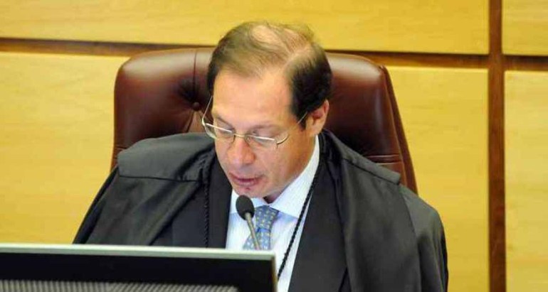 Leia mais sobre o artigo STJ decide que o médico é quem bate o martelo sobre remédio e tratamento