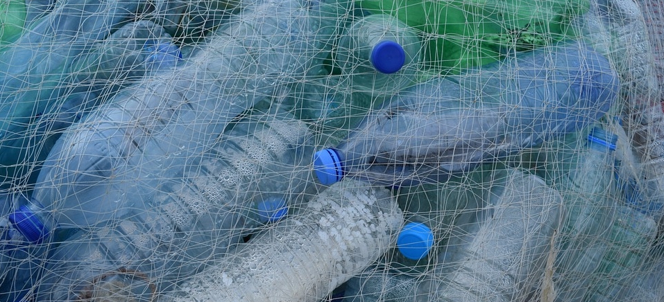 Leia mais sobre o artigo Seres humanos comem plástico sem saber, mostra pesquisa