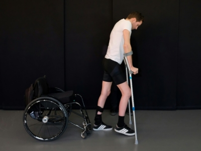 Leia mais sobre o artigo Tratamento inovador ajuda pacientes com paralisia a andar