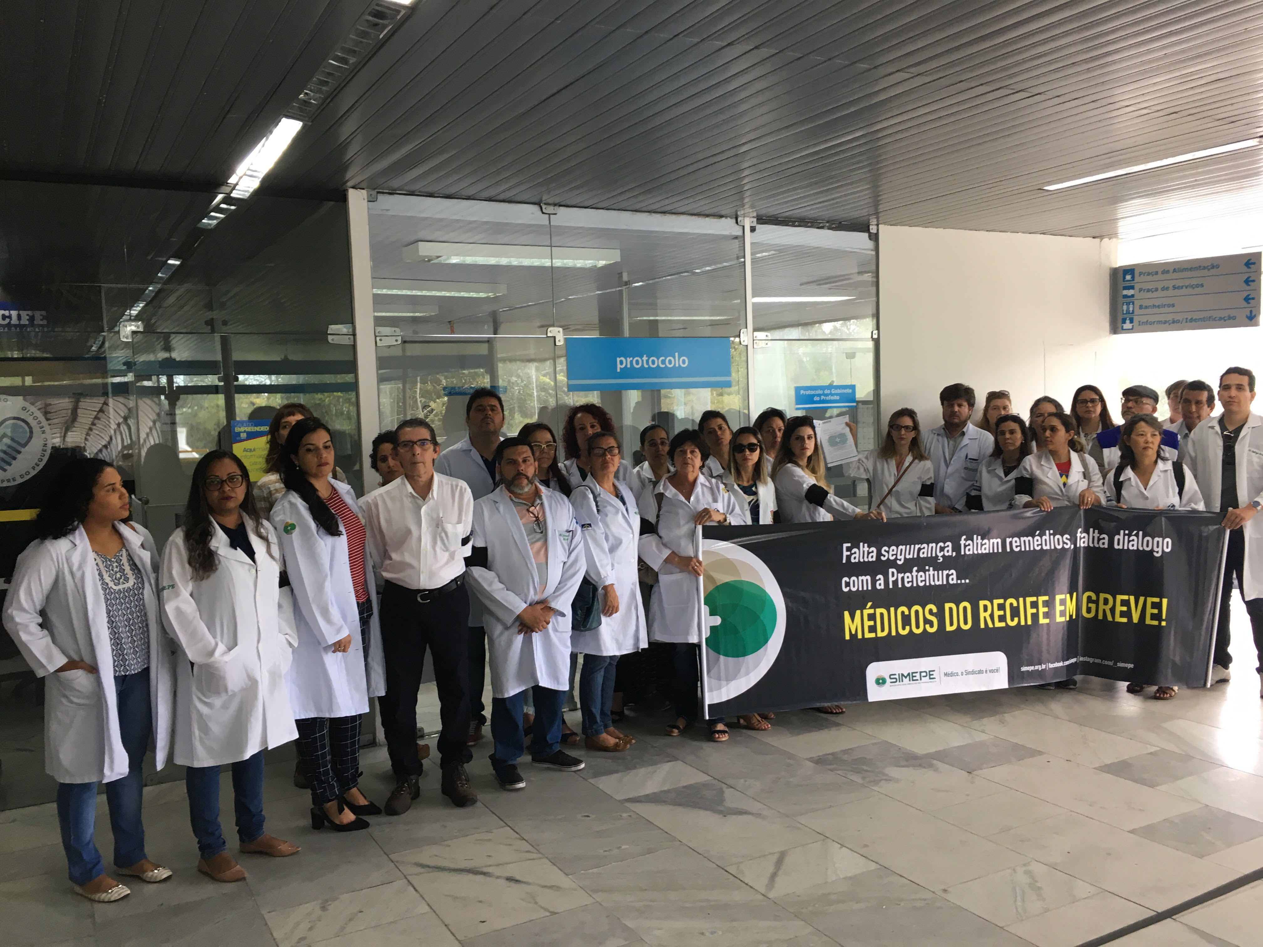 Leia mais sobre o artigo Médicos do Recife realizaram ato na PCR