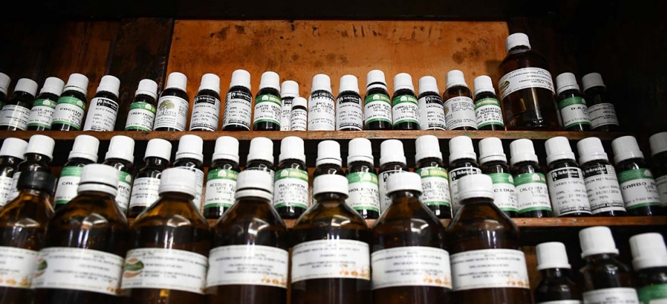 Leia mais sobre o artigo Homeopatia: A cura em doses mínimas de natureza