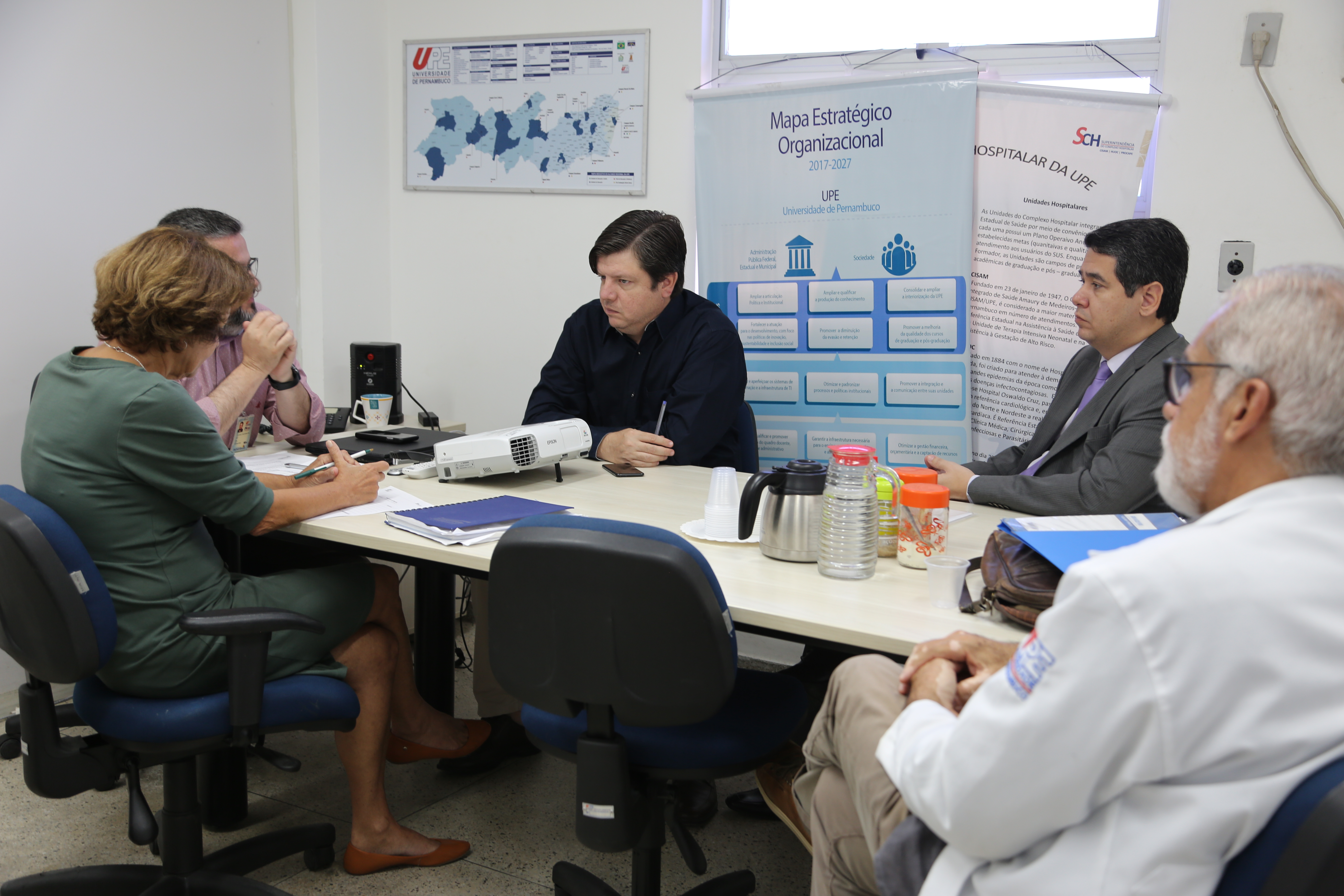 Leia mais sobre o artigo Simepe e Superintendência do Complexo Hospitalar da UPE discutem avanços importantes