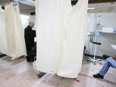 Leia mais sobre o artigo Cortinas em hospitais são ninhos de bactérias