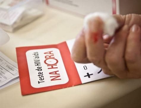 Leia mais sobre o artigo Estudo indica que soropositivo em tratamento eficaz não transmite HIV