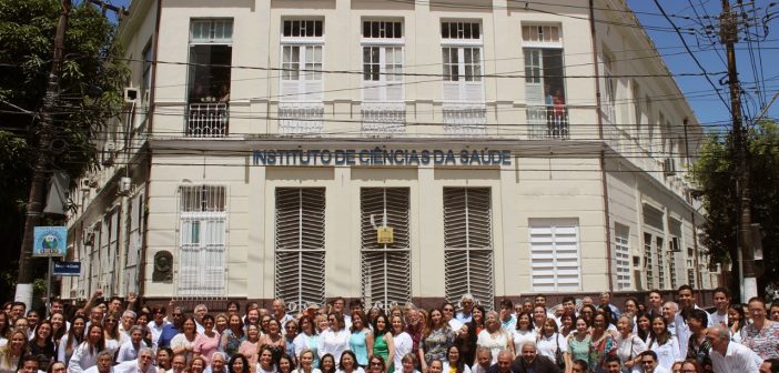 Leia mais sobre o artigo Turmas de medicina comemoram os cem anos da Velha Faculdade
