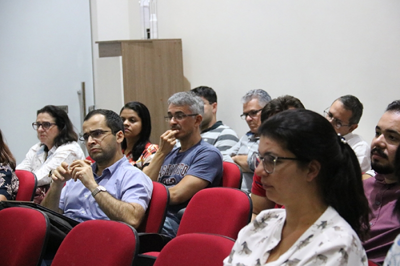 Leia mais sobre o artigo Em assembleia, médicos discutem precarização da saúde e decidem por paralisação